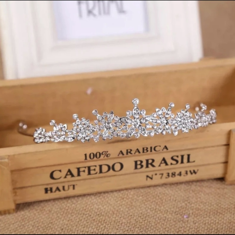 Small Princess Wedding Tiara - Picture 1 of 3